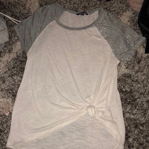 Knotted white and grey t shirt